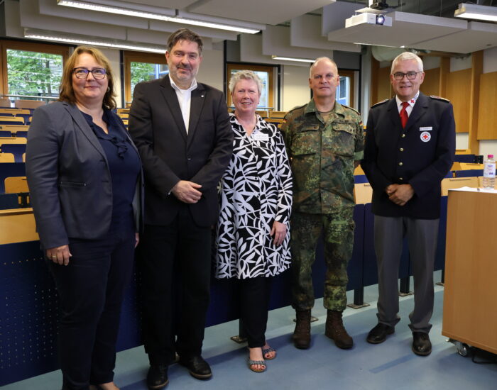 Gruppenfoto der Redner der Veranstaltung: Sabine Kramer, Michael Sieland, Heike Spieker, Hans-Dieter-Müller, Frank Malotki